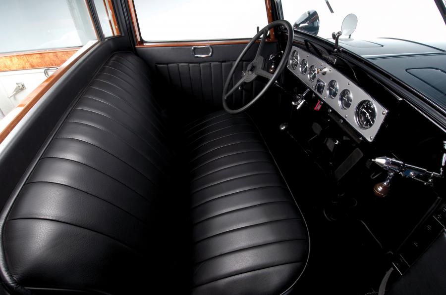 Интерьер Marmon Sixteen Limousine by LeBaron 1931 года  (фото 5 из 18)